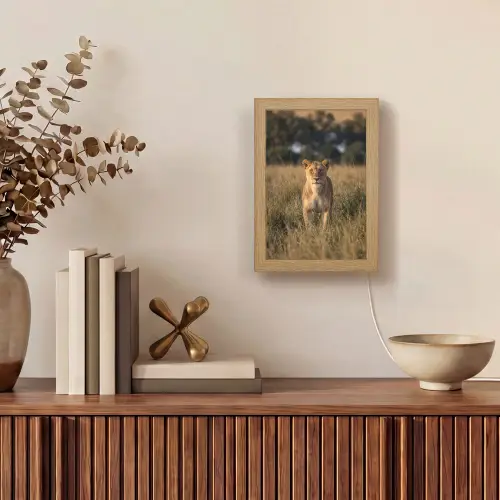 Leeuwin - Gras - Geel Light Box met kabel (Tafellamp) klein -sfeer2
