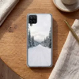 Weg - Sneeuw - Naaldbos - Winter - Avontuurlijk Telefoonhoesje Samsung Galaxy A12 klein -sfeer1