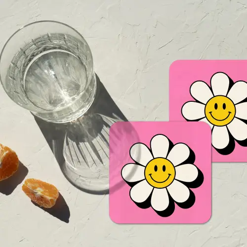 Smiley - Bloem - Roze onderzetter kurk middel -sfeer4