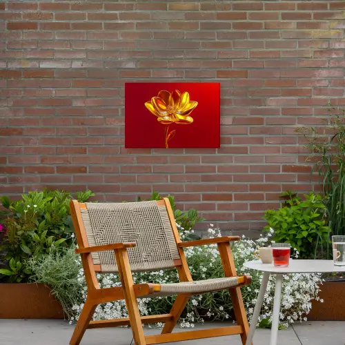 Bloem - Goud - Glazen Tuinposter op houten frame 2 cm dik klein -sfeer3