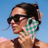 Schaakbord patroon - Groen - Roze - Blokjes Toughcase MagSafe Apple iPhone 17 klein -Sfeer2V