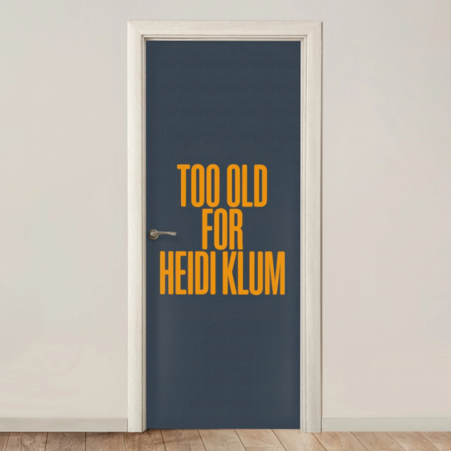Too old for heidi klum - Geel - Blauw deurposter klein -3d_beige