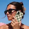 Schaakbord print - Groen - Beige - Blokjes Toughcase MagSafe Apple iPhone 17 klein -Sfeer2V