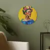 Frida Kahlo - Vrouw - Geel - Blauw - Bloemen Akoestische PET Vilt - Rond klein -sfeer2