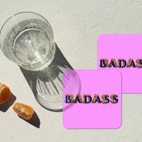 Felroze - Badass - Panterprint - Schaduw onderzetter kurk middel -sfeer4
