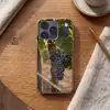 Druiven - Wijngaard - Zonlicht Telefoonhoesje iPhone 17 Pro klein -sfeer1