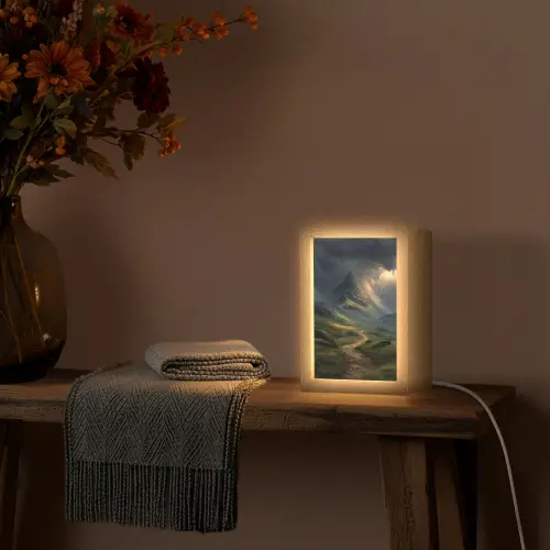 Bergen - Kronkelpad - Groen - Wolken Light Box met kabel (Tafellamp) klein -sfeer4