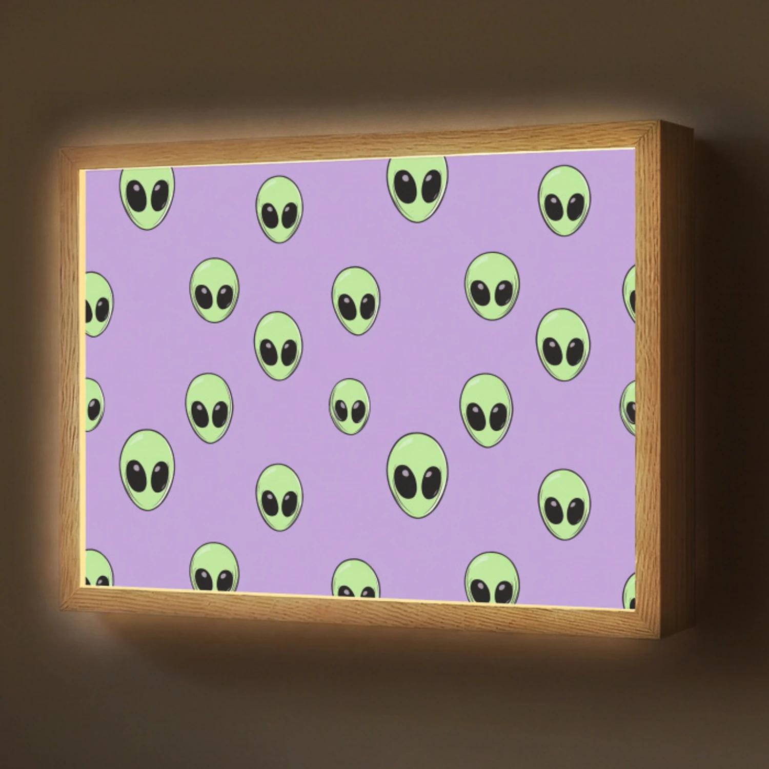 Alien - Retro - Lila Light Box met batterij (Wandlamp) middel 907 -z3d_website