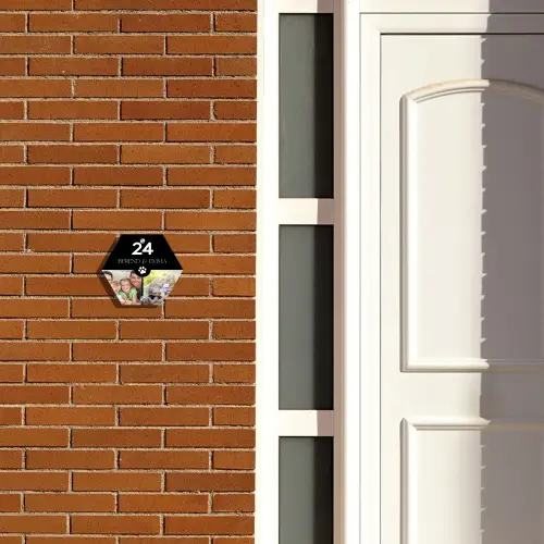 Gezinsportret zwart - Klassiek Naambord Hexagon klein -sfeer3-hexagon-XS