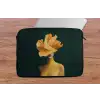 Vrouw - Hoed - Geel laptophoes neopreen klein -tafel