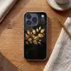 Gouden Bladeren op Donkere Achtergrond Telefoonhoesje iPhone 17 Pro klein -sfeer1