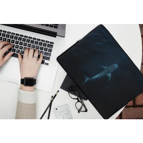 Oceaan - Walvishaai - Donkerblauw - Vlekken laptophoes neopreen klein -bureau