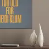 Too old for heidi klum - Geel - Blauw PET vilt klein -sfeer6_closeup