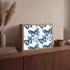 Blauw - Vlinders - Bloemen - Wit Light Box met batterij (Wandlamp) middel 907 -sfeer2