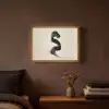 Penseelstreek - Zwart - Minimalistisch Light Box met batterij (Wandlamp) middel -sfeer4