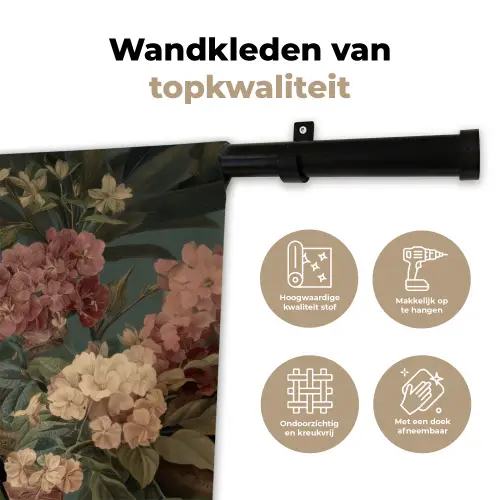 Groene papegaai - Kleurrijke bloemen - Donkere achtergrond Wandkleed katoen klein -sfeer2