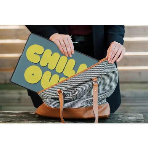 Chill out - Geel - Blauw laptophoes neopreen klein -tas