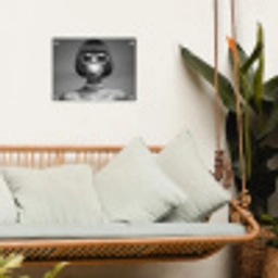 Vrouw - Zwart Wit - Ketting - Zonnebril tuinposter los doek klein -sfeer7