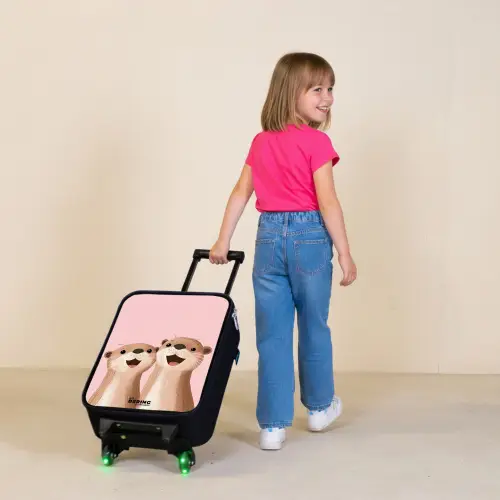 Otters - Lachen - Roze - Illustratie Kinderkoffer - Zwart klein -sfeer1