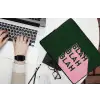 Donkergroen - Tekst - Schaduw - Grafisch laptophoes neopreen klein -bureau