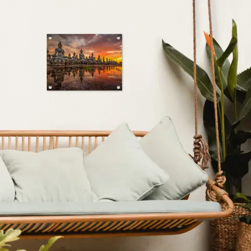 Rij van Boeddha-beelden bij zonsondergang tuinposter los doek klein -sfeer7