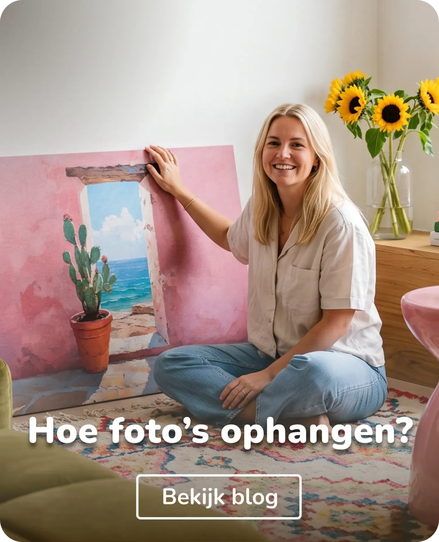 meisje dat canvas gaat ophangen