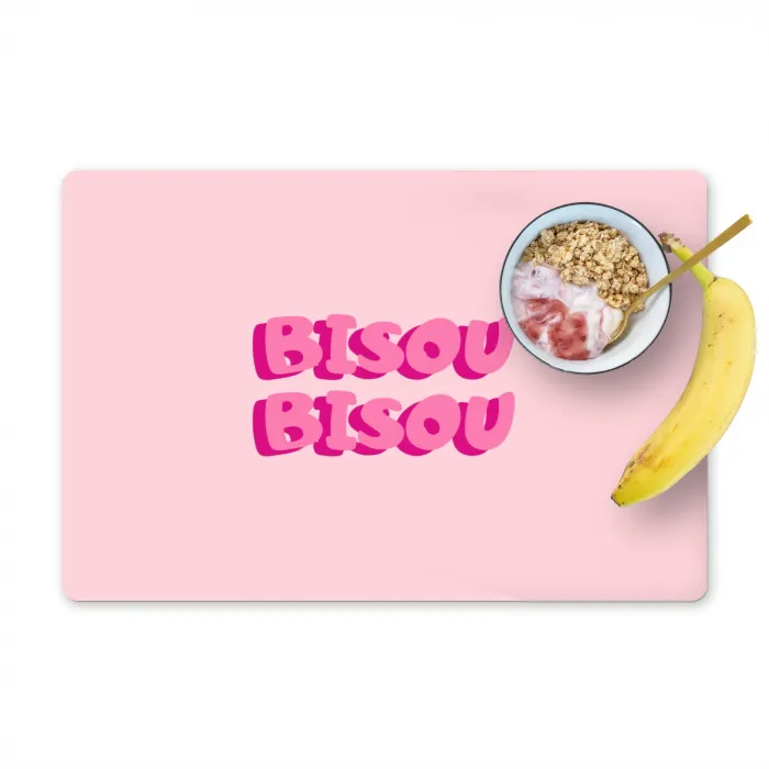 Bisou - Roze - Dikke letters Placemat vinyl groot -zzzproduct_Kitchenyeah-website