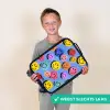 Een speels en kunstzinnig patroon van kleurrijke smileys Kinderkoffer - Zwart klein -sfeer4_NL