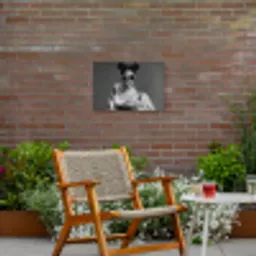 Vrouw - Pasta - Zonnebril Tuinposter op houten frame 2 cm dik klein -sfeer3