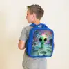 Groen buitenaards wezentje op maanlandschap Kinderrugzak - Blauw middel -sfeer2