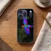 Felgekleurd - Papegaai - Bos - Vleugels Telefoonhoesje iPhone 17 Pro klein -sfeer1