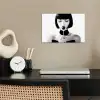 Vrouw - Lolly - Zwart - Wit poster papier klein -sfeer1