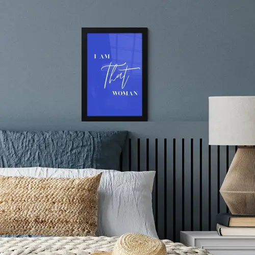 Blauw - I am that woman - Sierlijk - Minimalistisch fotolijst zwart zonder passe partout klein -sfeer3