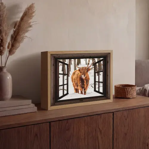 Schotse Hooglander - Sneeuw - Natuur - Dieren - Doorkijk - Winter Light Box met batterij (Wandlamp) middel -sfeer2