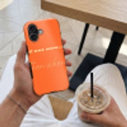 If not now then when - Oranje - Geel - Levendig Toughcase MagSafe Apple iPhone 17 klein -Sfeer1M