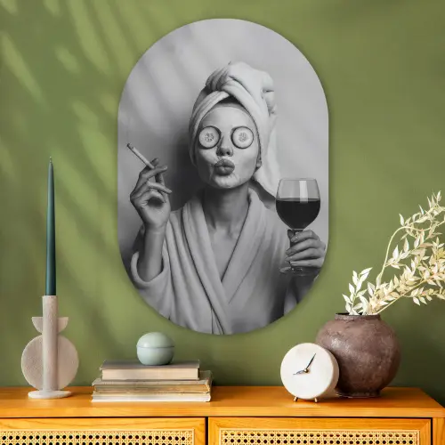 Vrouw - Masker - Wijn - Sigaret Wandcirkel Ovaal Glas middel -sfeer2