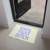 100% that bitch - Blauw - Wit Deurmat klein -sfeer5