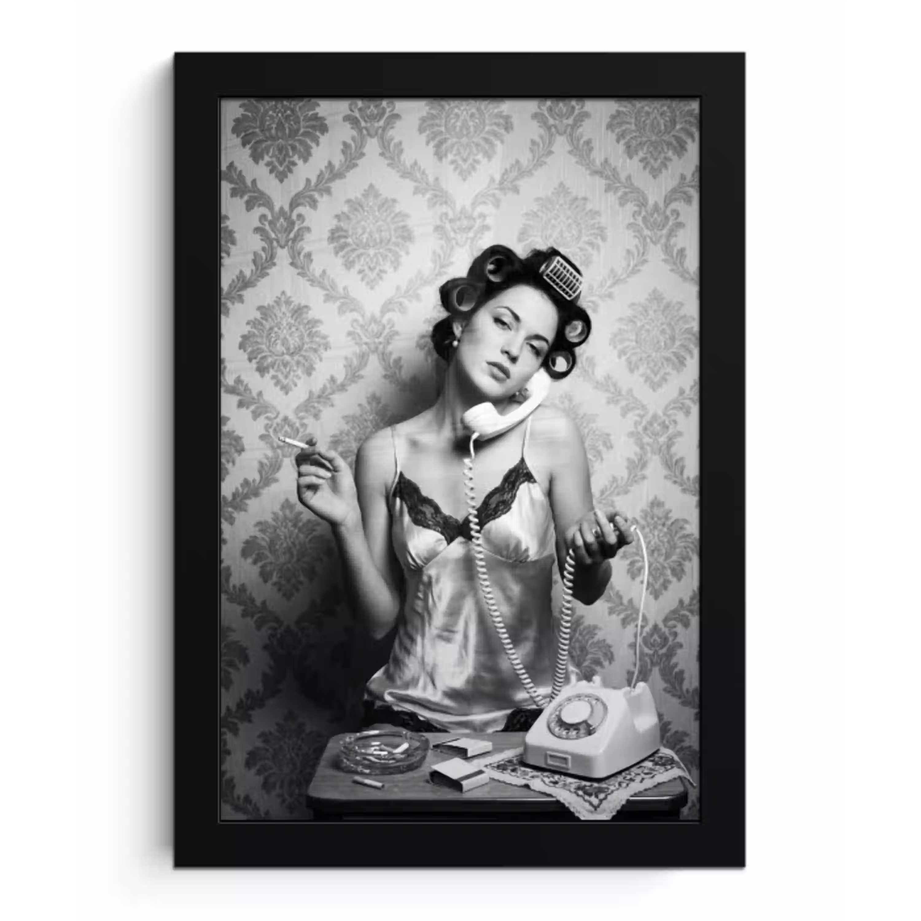 Chic - Vrouw - Zwart - Wit fotolijst zwart zonder passe partout klein -3d