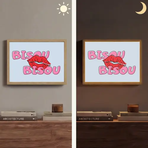 Bisou - Blauw - Roze - Lippen Light Box met batterij (Wandlamp) middel -sfeer3