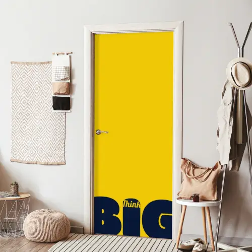 Geel - Think big - Grafisch deurposter klein -sfeer6