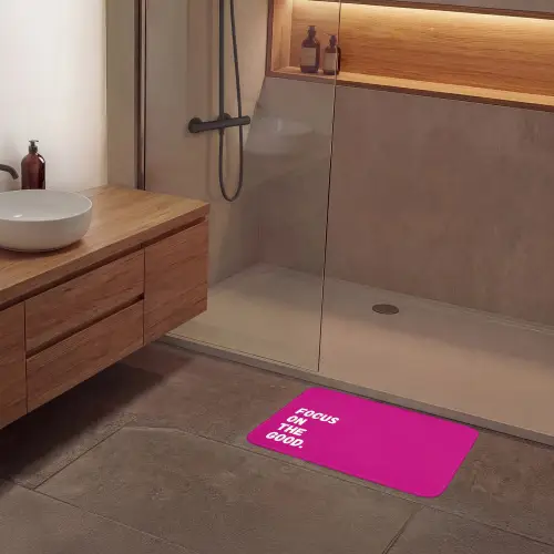 Focus on the good - Roze - Simple Badmat klein -sfeer2