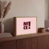 Nice - Uitroepteken - Roze Light Box met batterij (Wandlamp) middel -sfeer2