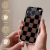Schaakbord print - Bruin - Zwart - Blokjes Telefoonhoesje iPhone 17 Pro klein -sfeer3_NL