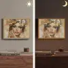 Vrouw - Bloemen  - Goud - Portret Light Box met batterij (Wandlamp) middel -sfeer3