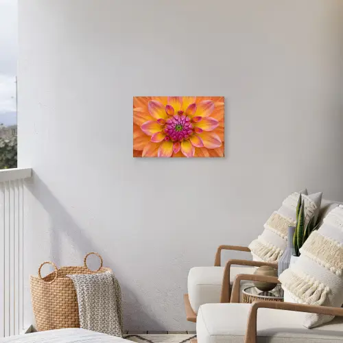 Dahlia - Bloem - Oranje Tuinposter op houten frame 2 cm dik klein -sfeer1