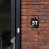 Stenen goud zwart - Traditioneel Naambord Huisje klein -sfeer2