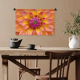 Dahlia - Bloem - Oranje Wandkleed katoen klein -sfeer6