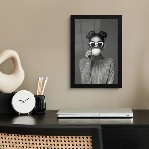 Vrouw - Koffie - Zwart - Wit fotolijst zwart zonder passe partout klein -sfeer1