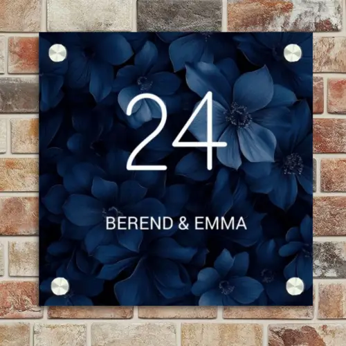Blauwe bloemen - Sierlijk Naambord Vierkant klein -sfeer2