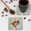 Schilderij - Vrouw - Zonnebril - Bloemenkrans onderzetter kurk middel -sfeer2